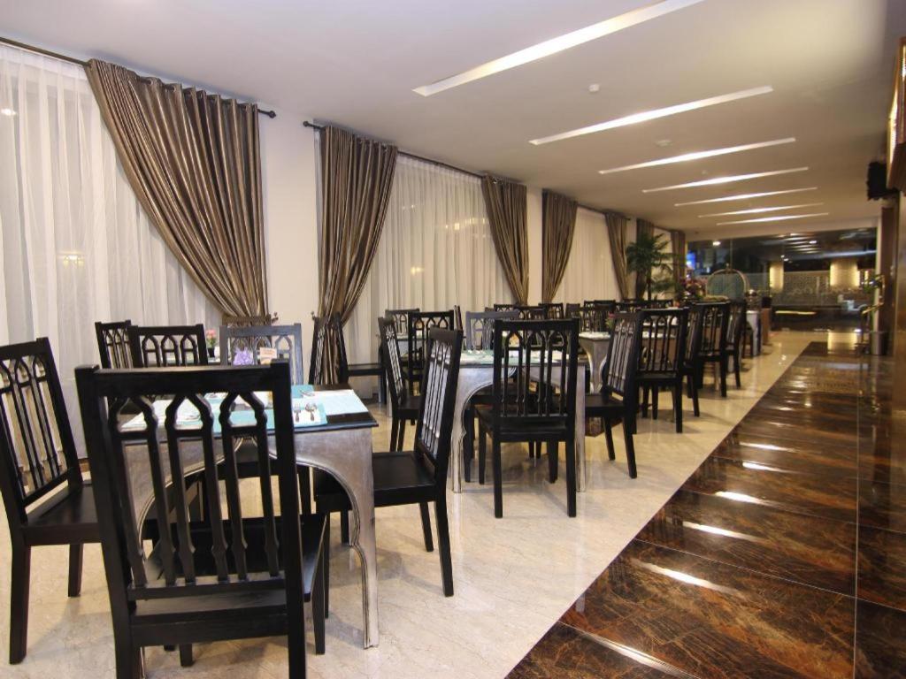 Grand Amira Solo, Azana Collection Hotel 2*