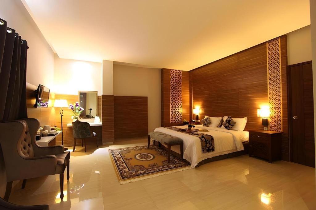 Grand Amira Solo, Azana Collection Hotel