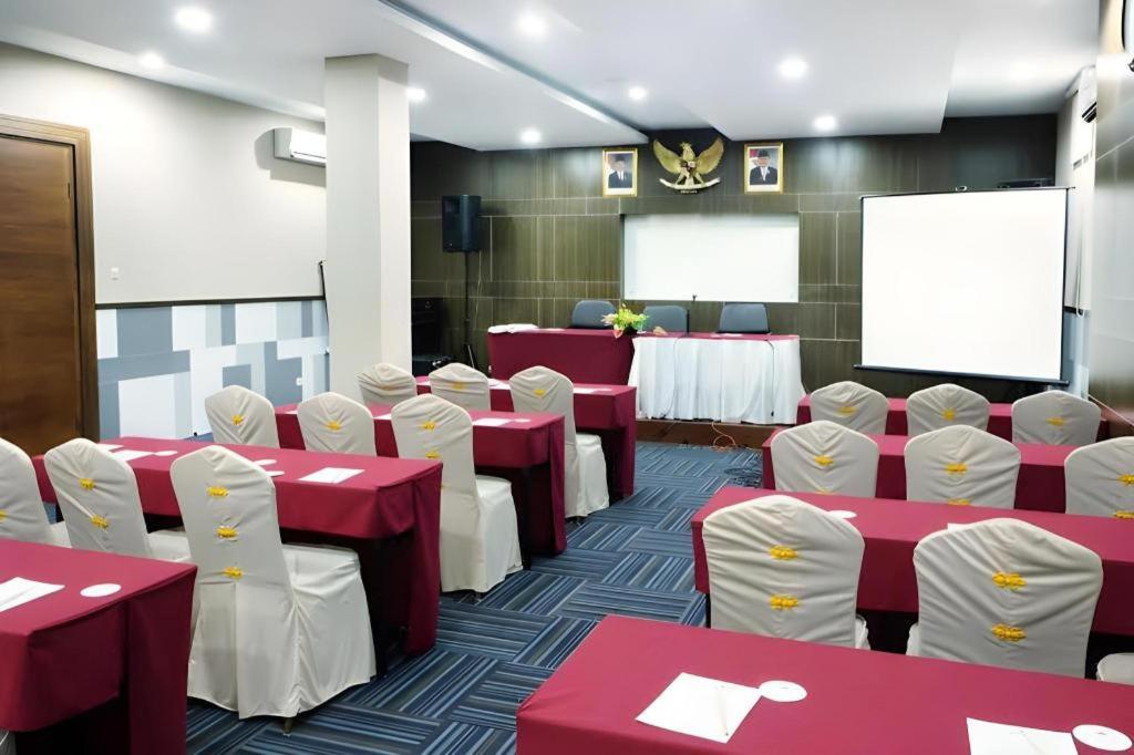 Grand Amira Solo, Azana Collection Hotel 2*