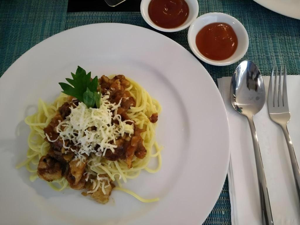 Grand Amira Solo, Azana Collection 2* Surakarta (Solo)